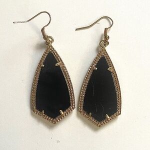 ✨4 for $15✨ Black and Gold dangle earrings